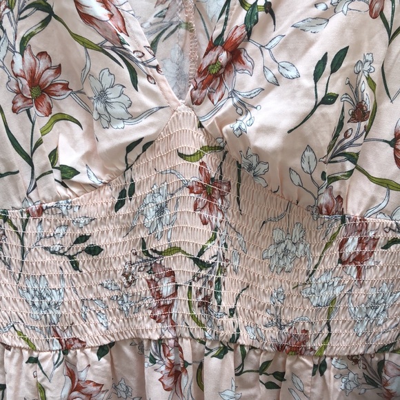 Xhiliration | Blush pink floral smocked maxi dress - Picture 6 of 11